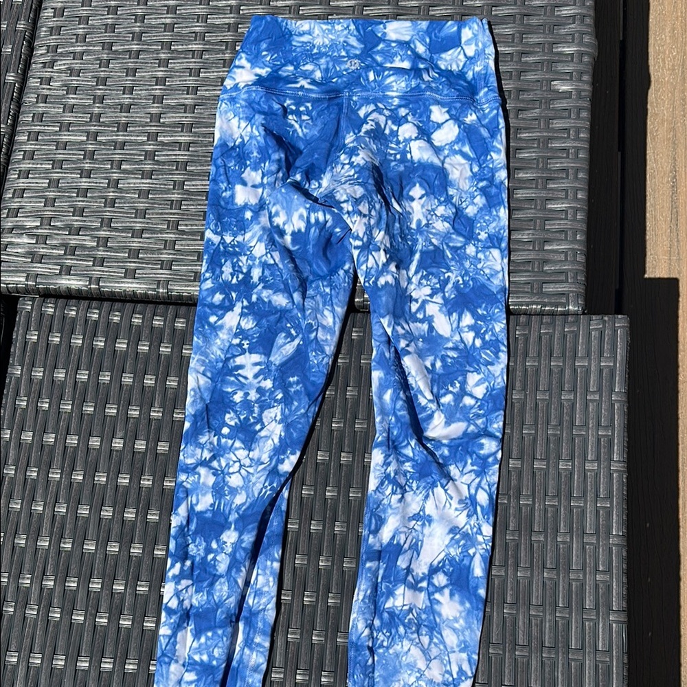 Lululemon Blue and White Tie-Dye Leggings!